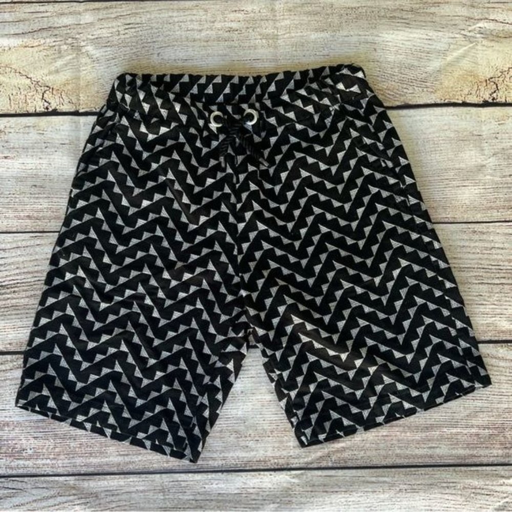 NWOT FITH Zig Zag Print Shorts in Black/White